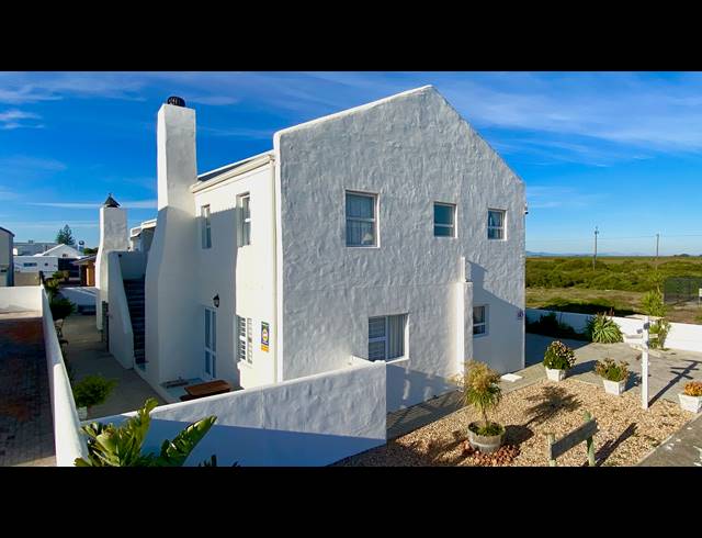 5 BEDROOM HOUSE FOR SALE IN DWARSKERSBOS